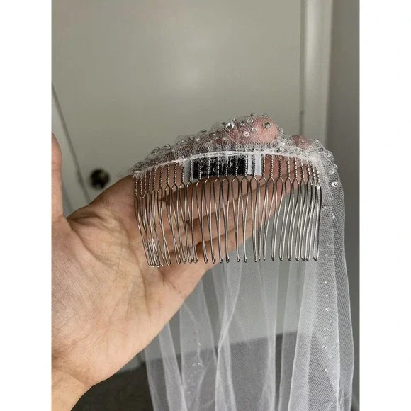 Erin Cole Design White Swarovski Crystal Wedding Veil 52  display picture 1